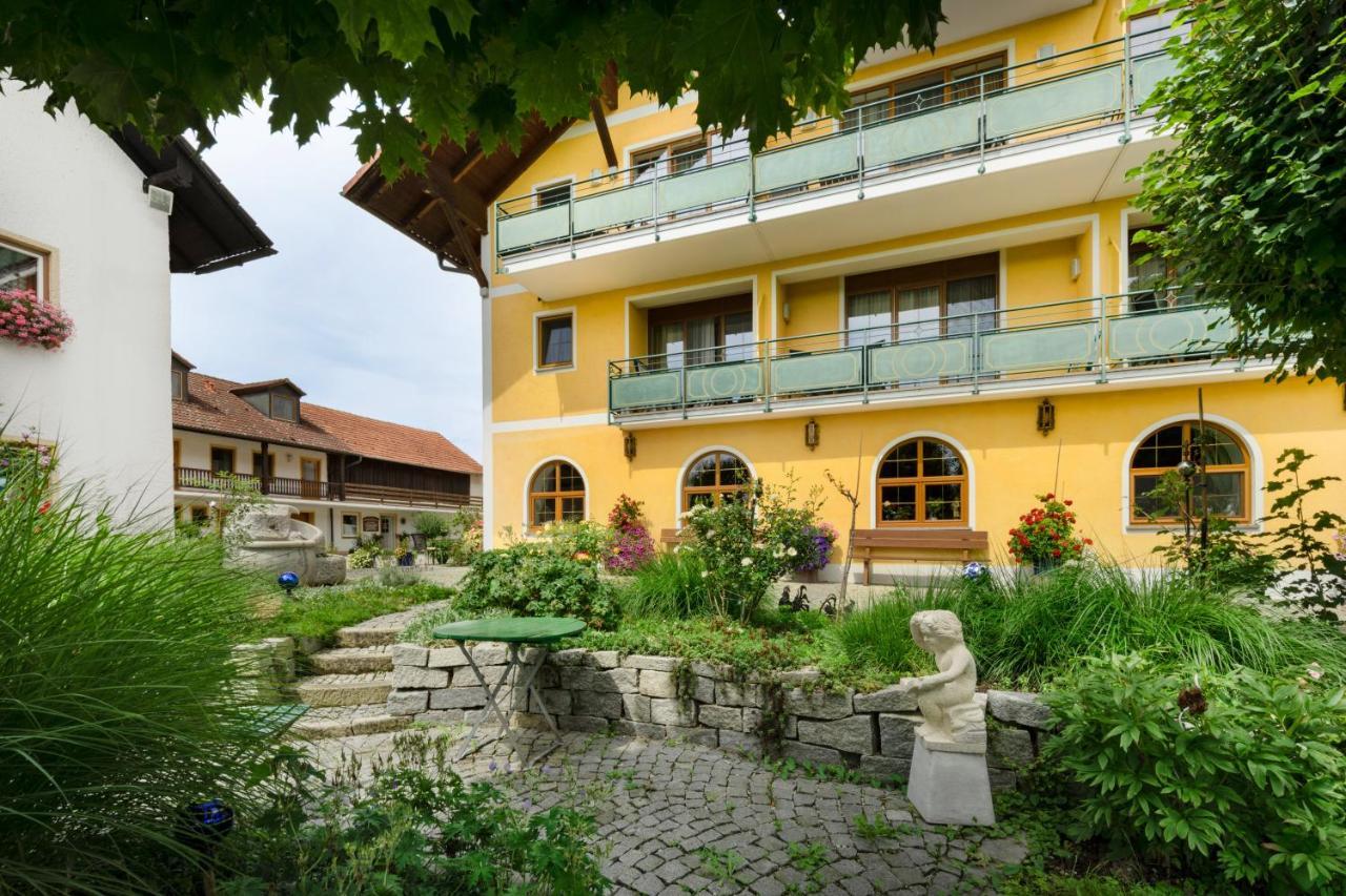 Hotel Preishof Kirchham Exterior foto