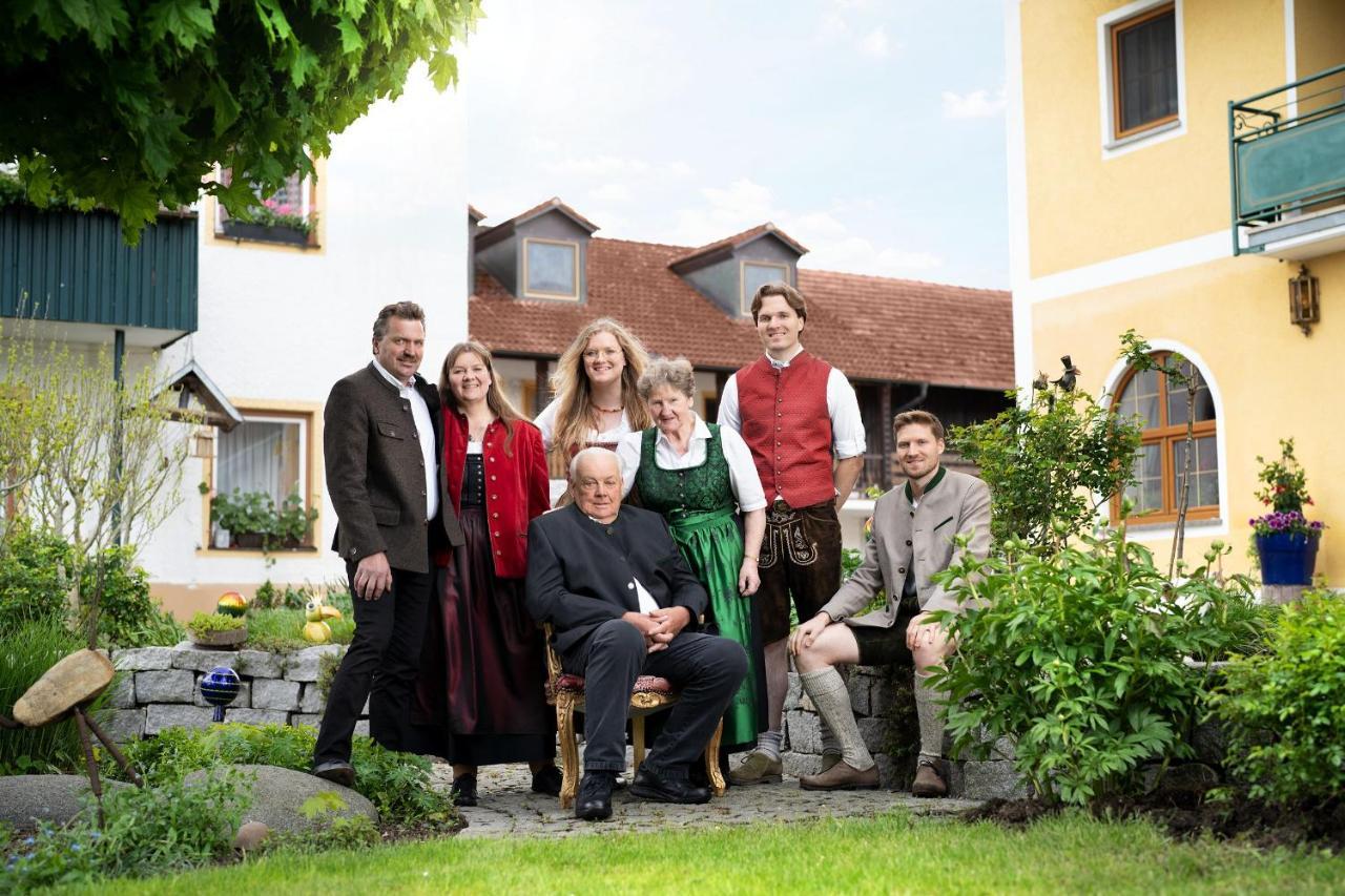 Hotel Preishof Kirchham Exterior foto